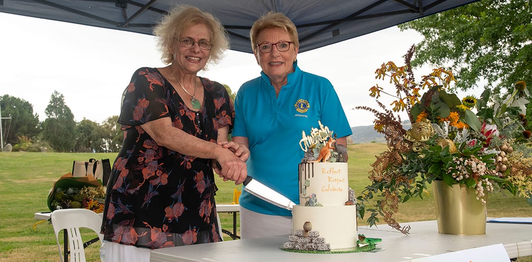Susanne Gervay and Judy Pidcock cut the Australia Day cake.