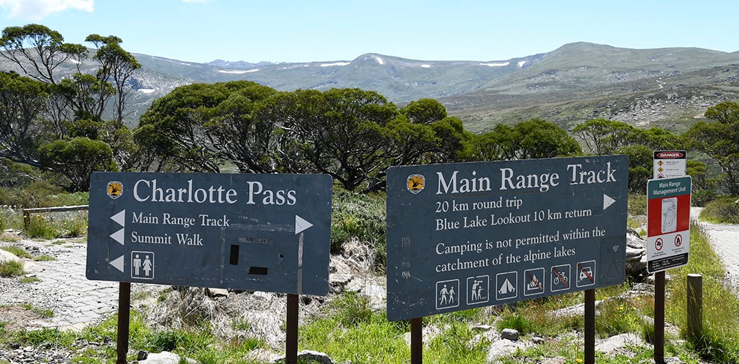 Signage at the Charlotte Pass Lookout.