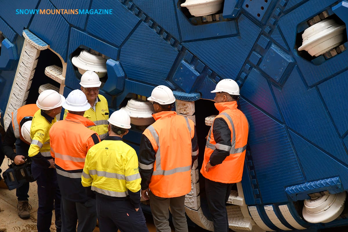 This image gives you a clear size of each cutting wheel.