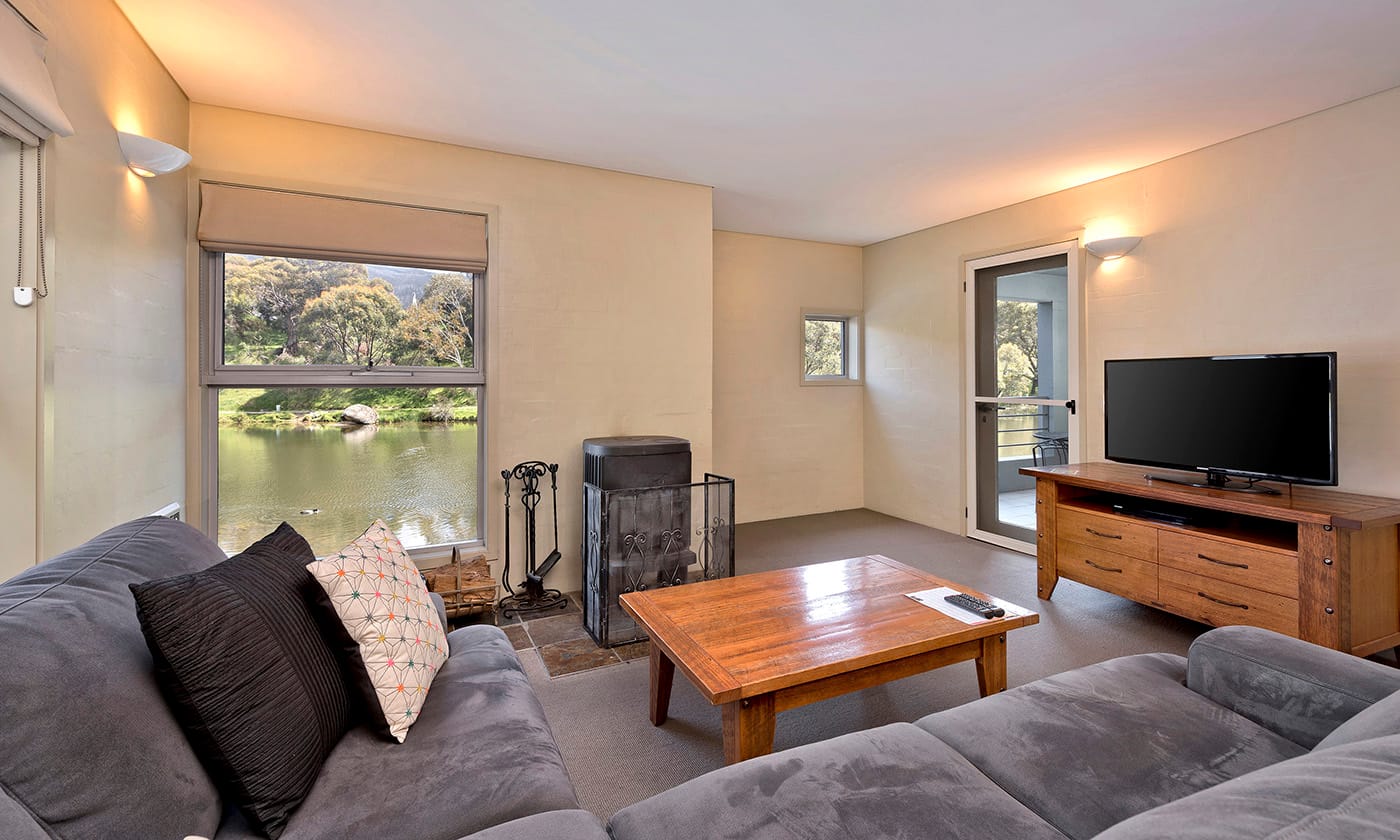 Stunning Lake Crackenback Post image